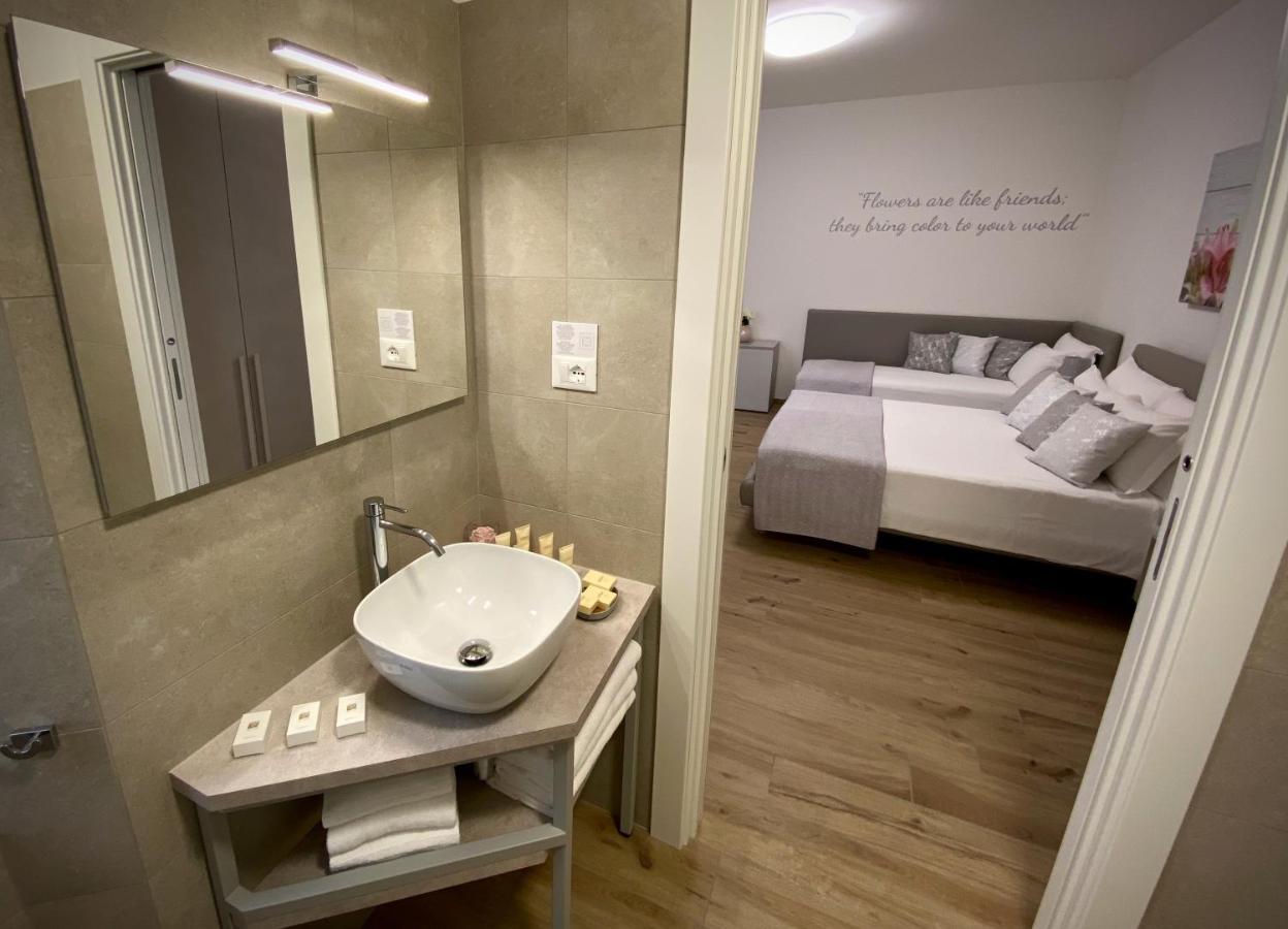 Five Flowers Guest House Triest Zewnętrze zdjęcie